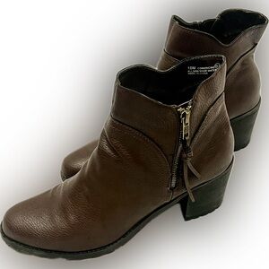 AEROSOLES women’s Brown Ankle boot booties size 10